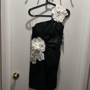 NWT Sequin Hearts Junior Dress One Shoulder Above Knee Length Black &White Size5